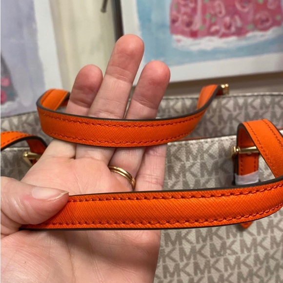 NWT Michael Kors Jet Set Front Pocket tote set in Vanilla and Clementine - Picture 6 of 16